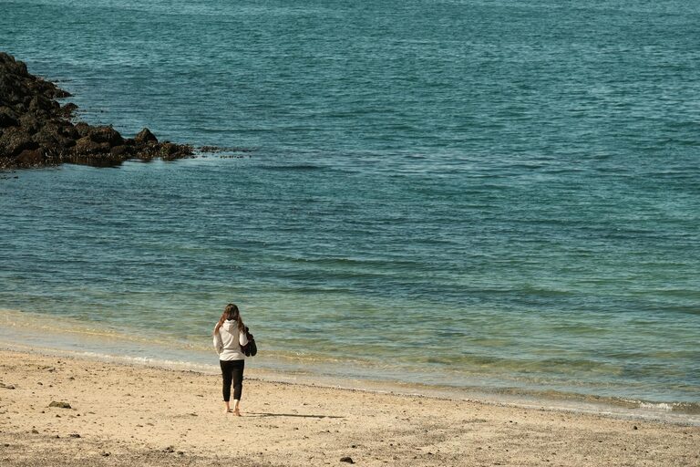 Beginner Guide to Mindful Walking: Step into Calm and Clarity